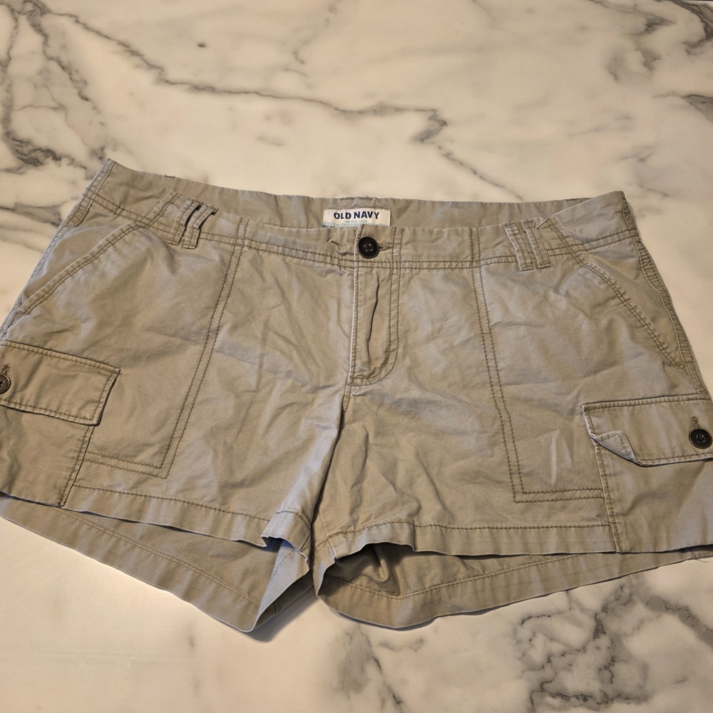 Old Navy Women's Light Gray Cargo Shorts